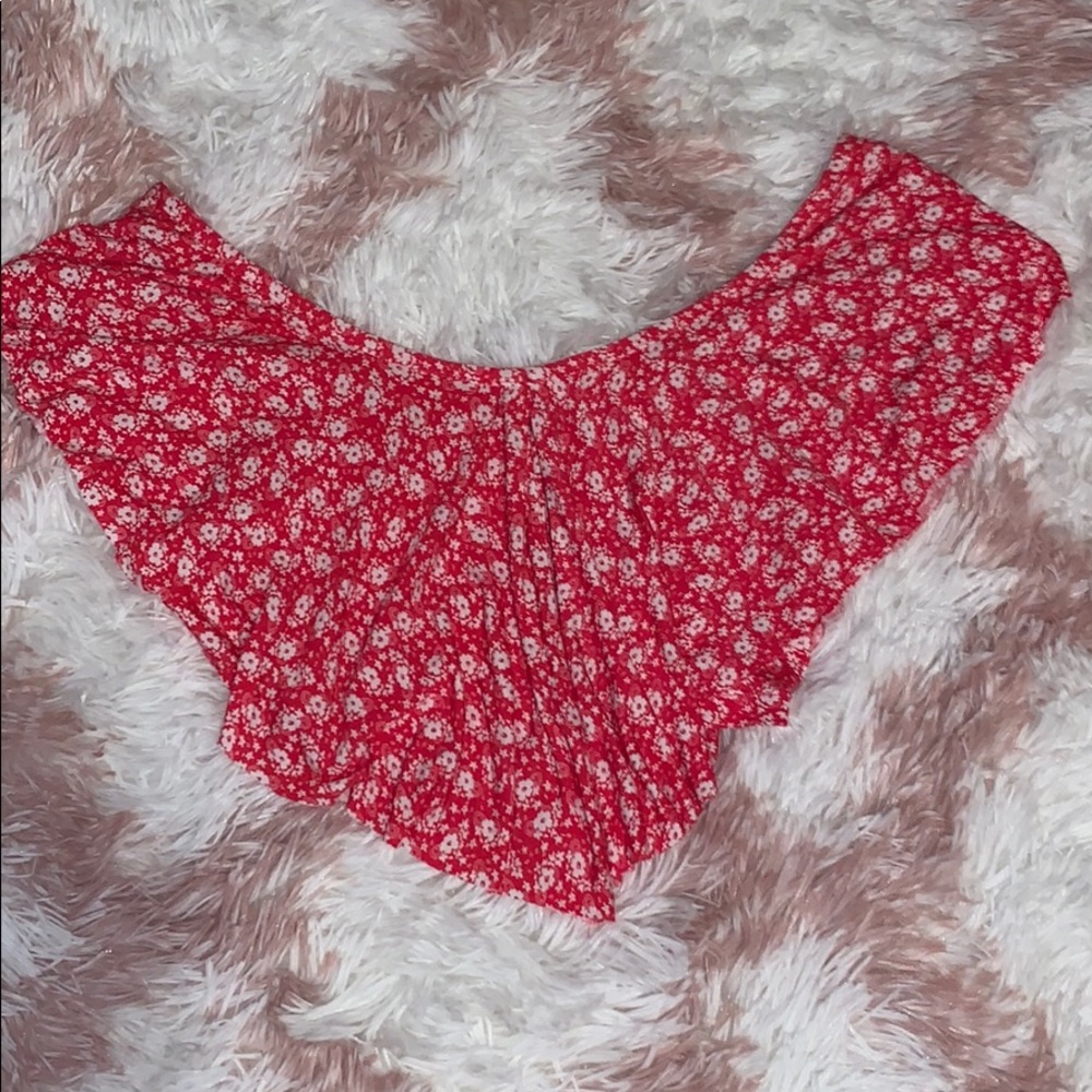 Cropped of the shoulder